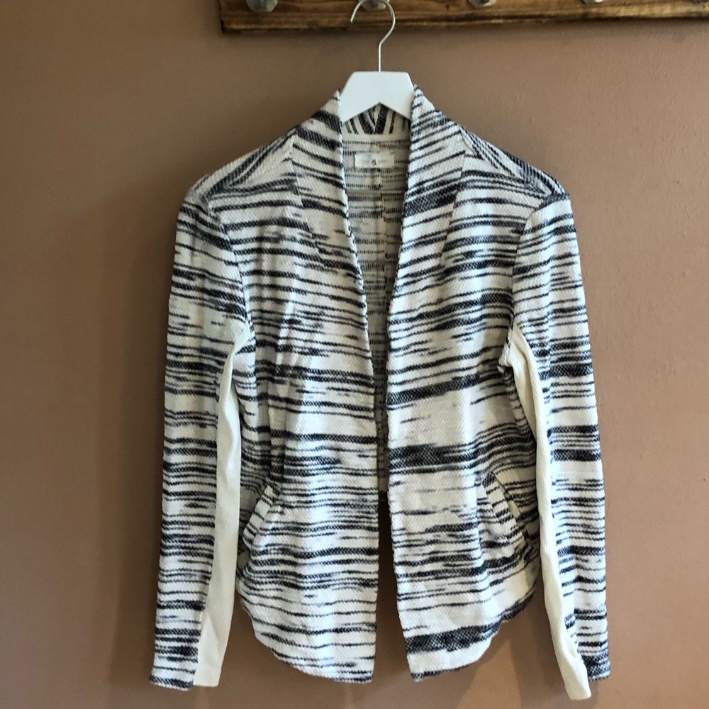 ✨Last Chance✨Lou & Grey Blazer